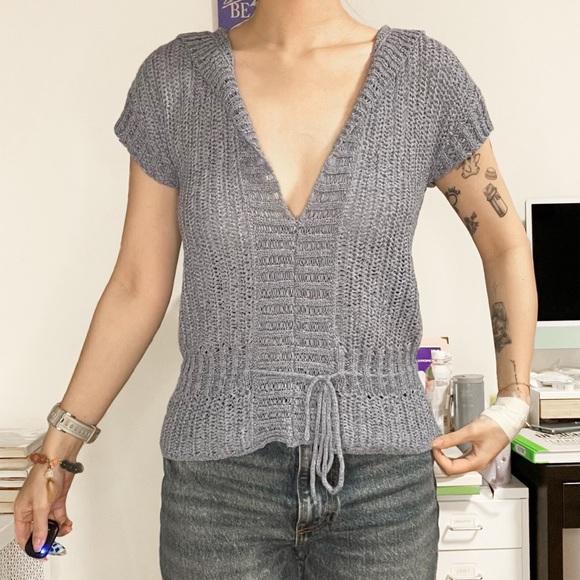 HP 🎉🎉 Y2k DKNY Crocheted Hooded Top - Picture 2 of 7